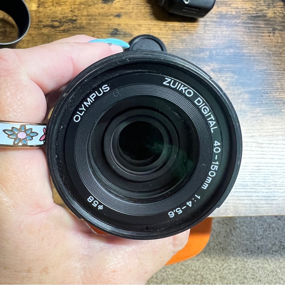 Olympus 410 with 2 lens, 3 batteries, Camera Kit with Accessories - Picture 10 of 10
